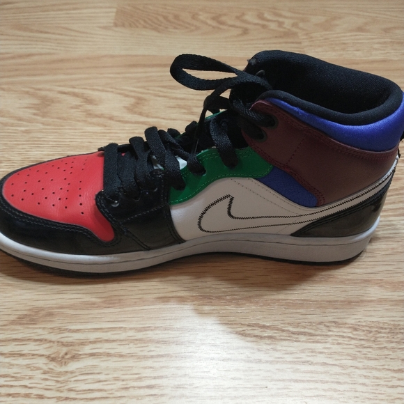 Size 8- Jordan 1 Mid SE Black/Multicolor/White 2020 Excellent Condition - Picture 4 of 12